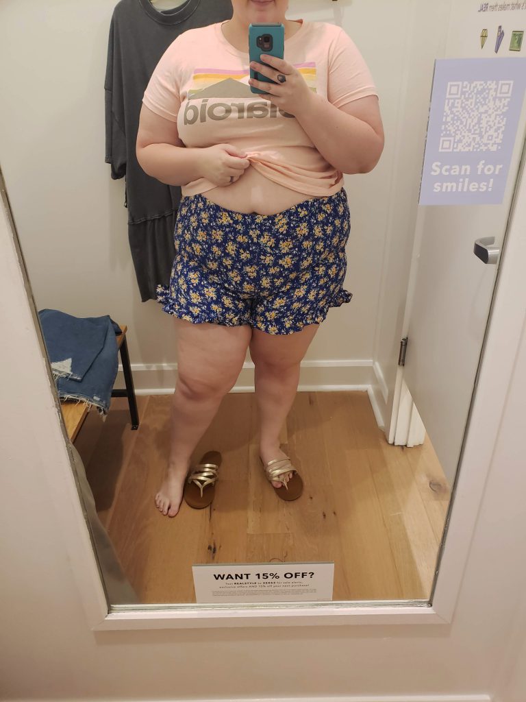 I Tried Plus-Size Shopping At American Eagle — Here's What I Found